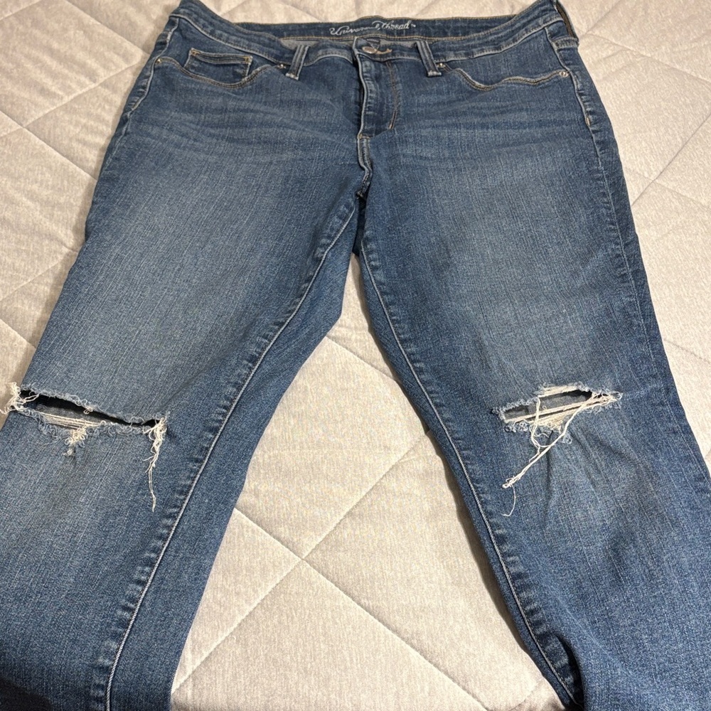 Universal Thread Women's Light Blue Ripped Skinny Jeans